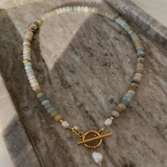 Elegant Beaded Freshwater Pearl Necklace with Gold Clasp - Picture 6 of 6